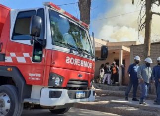 Una madre y su nene intoxicados y su casa muy dañada tras un dañino incendio