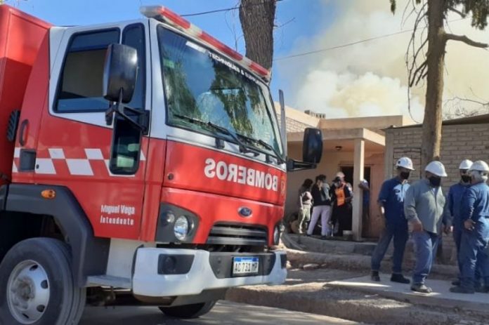 bomberos-696x463