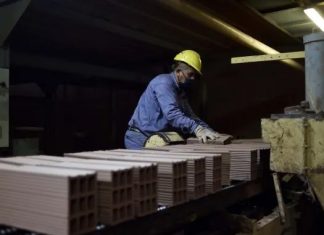 La economía cayó por cuarto mes consecutivo: se contrajo 3,2%