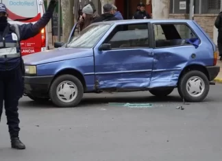 Grave choque entre dos autos en el microcentro sanjuanino