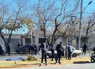 Tragedia en Av. Rawson: motociclista murió tras un accidente vial