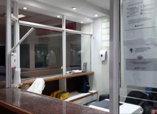 Una mujer fue detenida por provocar destrozos en el Hospital Rawson y un vehículo