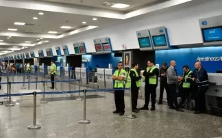 Siguen las demoras y cancelaciones en aeropuertos de todo el país