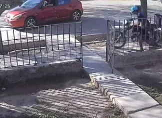 Joven robó una moto y fue detenido mientras la llevaba caminando