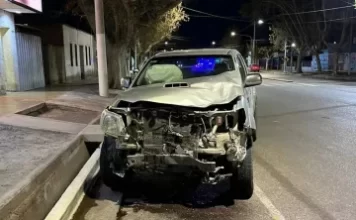 Murió un motociclista luego de chocar con un auto en Rivadavia