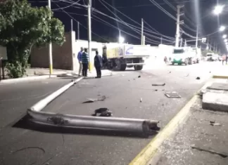 Un camión recolector de basura se estrelló contra una casa