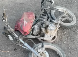 Sarmiento: un motociclista fue internado tras un fuerte choque