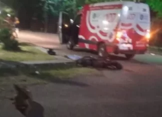 Caucete: un motociclista perdió la vida en una plaza después de un grave accidente