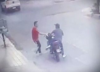 Un delincuente intentó robar una moto y fue sorprendido por el dueño