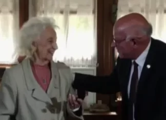 La UNSJ homenajeó a Estela de Carlotto con el título de Doctora Honoris Causa