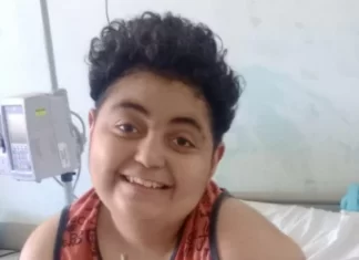 El adolescente que se accidentó al bajar de un colectivo hace un mes, aún espera su alta