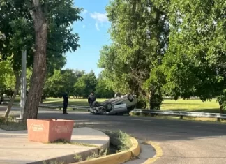 Santa Lucía: un conductor perdió el control en una curva y volcó