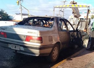 Chimbas: un auto se prendió fuego en la madrugada