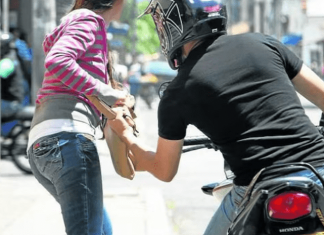 Rawson: motochorros asaltaron violentamente a una mujer