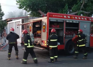 Rawson: un incendio destruyó por completo un depósito