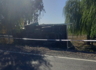 Sarmiento: un trabajador rural murió tras el vuelco del camión que trasladaba a su cuadrilla