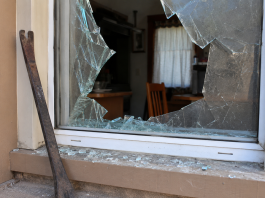 Chimbas: una mujer fue imputada por entrar a la casa de su hermana y causar destrozos