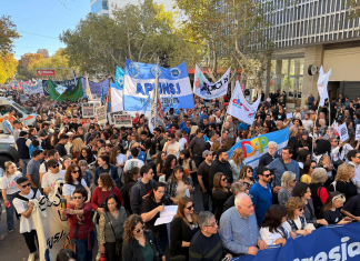 Una multitud marchó en San Juan para reclamar por la Ley de Financiamiento Universitario