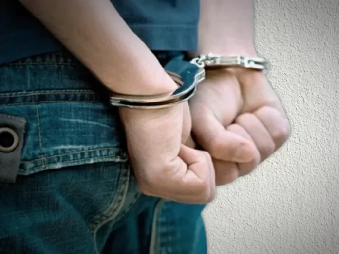 arresto-esposado-detenido4-1160x700_crop1668121984902-728x547webp (1)