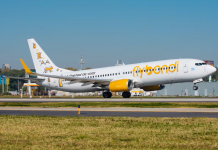 Flybondi suspendió personal mientras opera con solo tres aviones