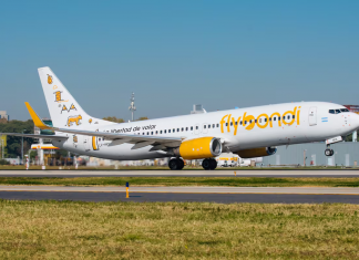 Flybondi suspendió personal mientras opera con solo tres aviones