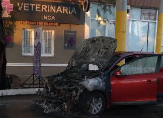 Un auto se prendió fuego en el límite de Capital y Santa Lucía