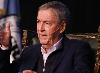 Juan Schiaretti pidió la renuncia de Manuel Adorni