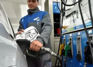 El Gobierno aumentó los impuestos a los combustibles