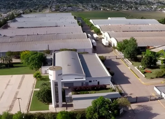 La fábrica que producía Adidas y Nike en el país anunció su cierre por la crisis