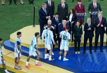 El Cuti Romero se negó a saludar a Trump al recibir la medalla