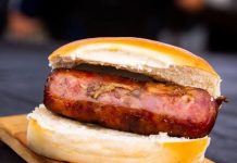 El choripán fue elegido como la mejor comida callejera de Latinoamérica
