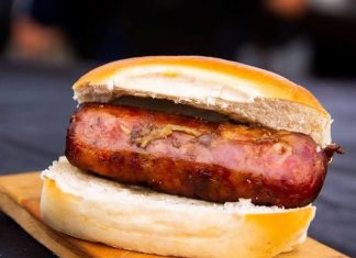 El choripán fue elegido como la mejor comida callejera de Latinoamérica