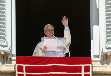 El papa León XIV confirmó su visita a Argentina al arzobispo Jorge Lozano