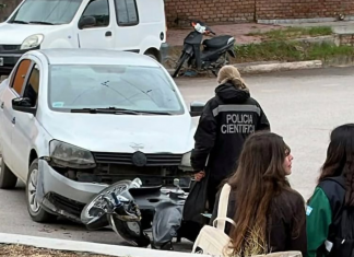 Jáchal: una motociclista sufrió una fractura tras chocar con un auto