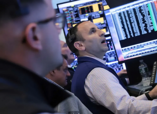 El riesgo país sigue subiendo y llegó a su nivel más alto en un año