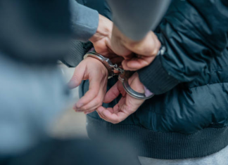 Rawson: dos hermanos fueron detenidos por amenazar y atacar a sus padres